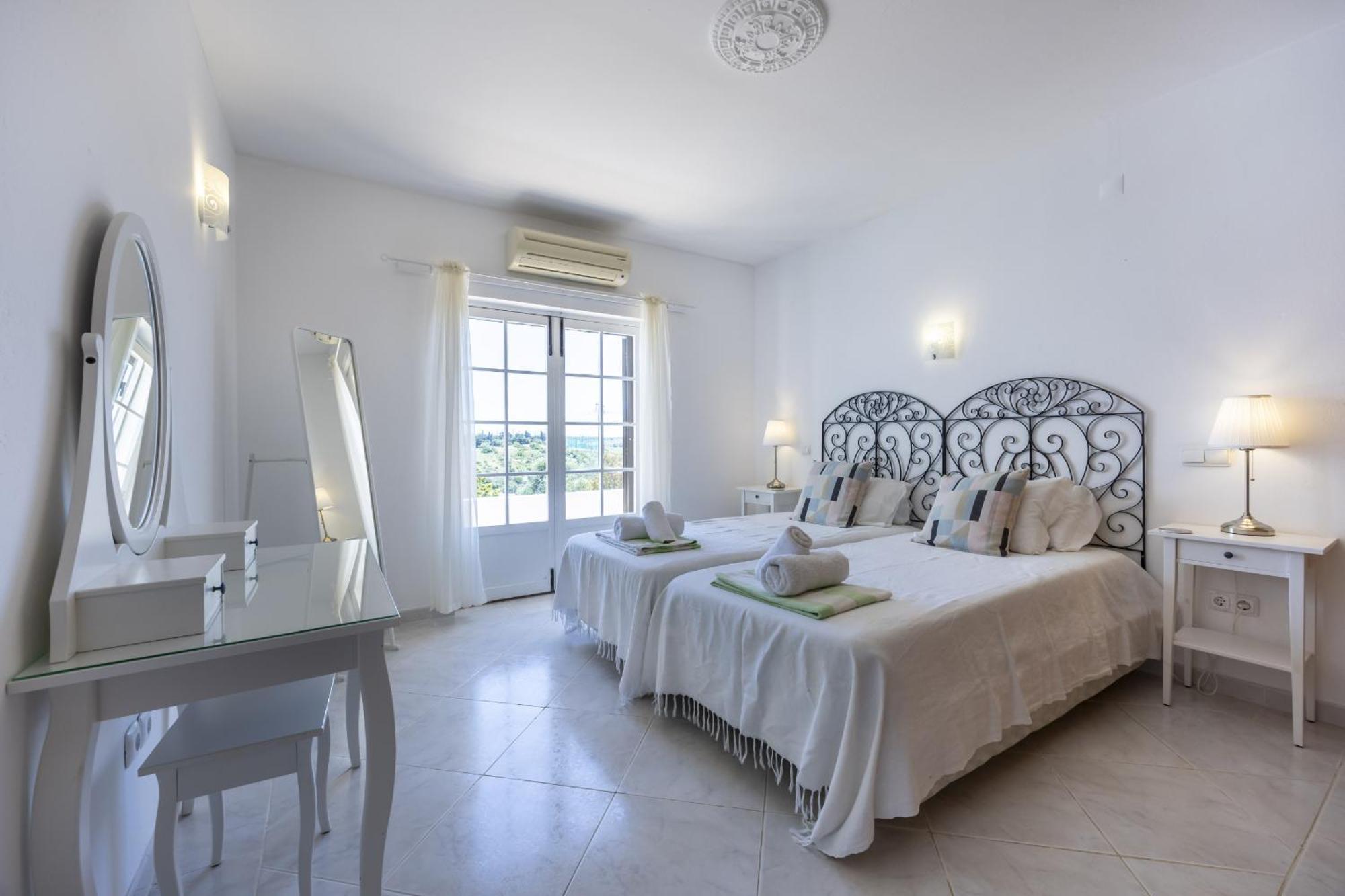 Coolhouses Algarve Lagos, 4 Bed Single-story House, Pool And Amazing Panoramic Views, Casa Fernanda *